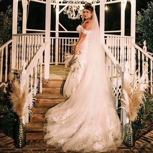 Essence of Australia D3044 Wedding Dress and Veil